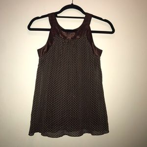 Amy Byer brown patterned tank top.